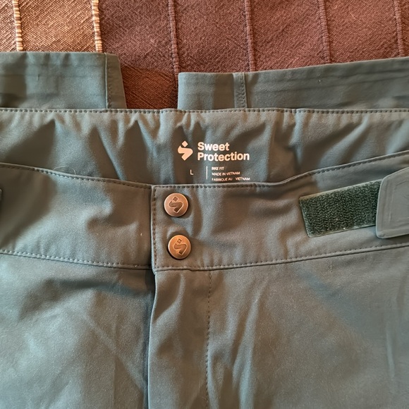 Sweet Protection MTB Shorts - Picture 4 of 4